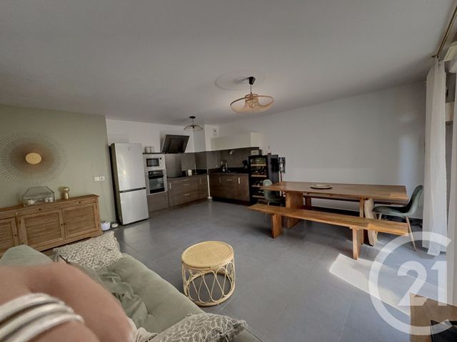 Afficher la photo en grand Appartement F3 à vendre - 3 pièces - 63.8 m2 - MARSEILLE - 13013 - PROVENCE-ALPES-COTE-D-AZUR - Century 21 Immo-Conseil