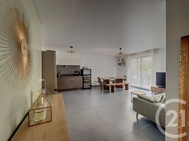 Afficher la photo en grand Appartement F3 à vendre - 3 pièces - 63.8 m2 - MARSEILLE - 13013 - PROVENCE-ALPES-COTE-D-AZUR - Century 21 Immo-Conseil