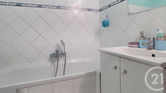 Appartement F2 à vendre - 2 pièces - 48.89 m2 - MARSEILLE - 13013 - PROVENCE-ALPES-COTE-D-AZUR - Century 21 Immo-Conseil