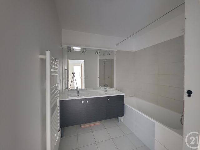 Afficher la photo en grand Appartement F3 à vendre - 3 pièces - 59.0 m2 - MARSEILLE - 13011 - PROVENCE-ALPES-COTE-D-AZUR - Century 21 Immo-Conseil