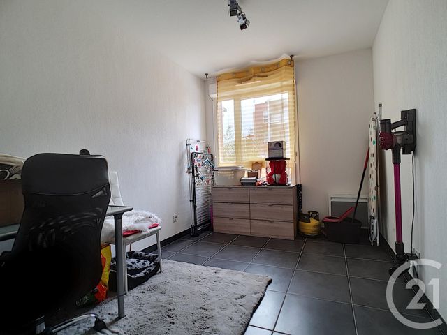 Afficher la photo en grand Appartement F3 à vendre - 3 pièces - 56.21 m2 - MARSEILLE - 13013 - PROVENCE-ALPES-COTE-D-AZUR - Century 21 Immo-Conseil