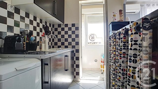 Afficher la photo en grand Appartement T3 à vendre - 3 pièces - 52.13 m2 - MARSEILLE - 13014 - PROVENCE-ALPES-COTE-D-AZUR - Century 21 Immo-Conseil