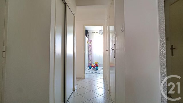 Afficher la photo en grand Appartement T3 à vendre - 3 pièces - 52.13 m2 - MARSEILLE - 13014 - PROVENCE-ALPES-COTE-D-AZUR - Century 21 Immo-Conseil