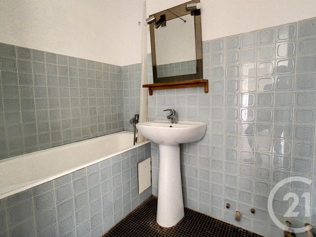 Afficher la photo en grand Appartement F2 à vendre - 2 pièces - 41.65 m2 - MARSEILLE - 13013 - PROVENCE-ALPES-COTE-D-AZUR - Century 21 Immo-Conseil