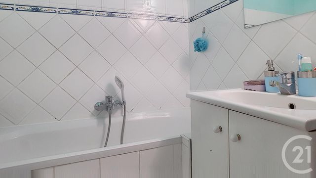 Afficher la photo en grand Appartement F2 à vendre - 2 pièces - 48.89 m2 - MARSEILLE - 13013 - PROVENCE-ALPES-COTE-D-AZUR - Century 21 Immo-Conseil