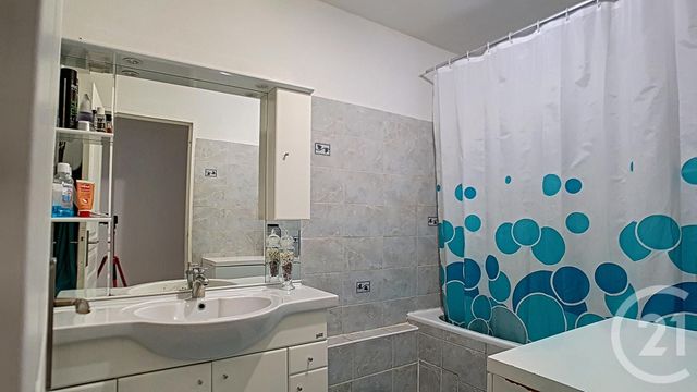 Appartement F3 à vendre - 3 pièces - 76.77 m2 - MARSEILLE - 13005 - PROVENCE-ALPES-COTE-D-AZUR - Century 21 Immo-Conseil Appartement F3 à vendre - 3 pièces - 76.77 m2 - MARSEILLE - 13005 - PROVENCE-ALPES-COTE-D-AZUR - Century 21 Immo-Conseil