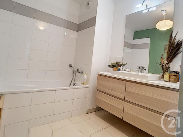 Afficher la photo en grand Appartement F3 à vendre - 3 pièces - 59.12 m2 - MARSEILLE - 13013 - PROVENCE-ALPES-COTE-D-AZUR - Century 21 Immo-Conseil
