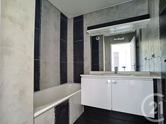 Afficher la photo en grand Appartement F3 à vendre - 3 pièces - 64.01 m2 - MARSEILLE - 13013 - PROVENCE-ALPES-COTE-D-AZUR - Century 21 Immo-Conseil
