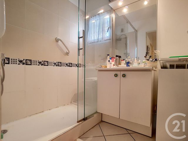 Afficher la photo en grand Appartement F3 à vendre - 3 pièces - 64.3 m2 - MARSEILLE - 13013 - PROVENCE-ALPES-COTE-D-AZUR - Century 21 Immo-Conseil