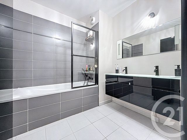 Appartement T3 à vendre - 3 pièces - 59.52 m2 - MARSEILLE - 13013 - PROVENCE-ALPES-COTE-D-AZUR - Century 21 Immo-Conseil