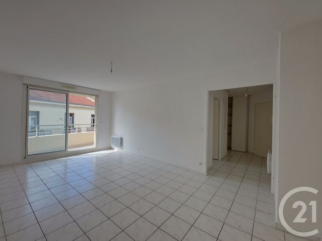 Afficher la photo en grand Appartement T3 à vendre - 3 pièces - 64.69 m2 - MARSEILLE - 13005 - PROVENCE-ALPES-COTE-D-AZUR - Century 21 Immo-Conseil