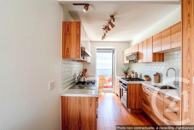 Afficher la photo en grand Appartement T3 à vendre - 3 pièces - 64.69 m2 - MARSEILLE - 13005 - PROVENCE-ALPES-COTE-D-AZUR - Century 21 Immo-Conseil