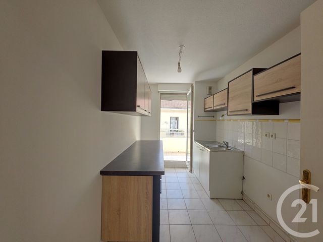 Afficher la photo en grand Appartement T3 à vendre - 3 pièces - 64.69 m2 - MARSEILLE - 13005 - PROVENCE-ALPES-COTE-D-AZUR - Century 21 Immo-Conseil
