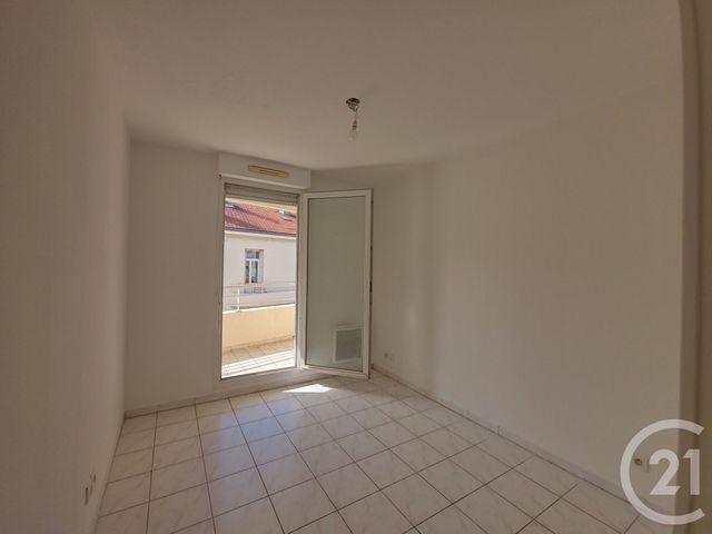 Afficher la photo en grand Appartement T3 à vendre - 3 pièces - 64.69 m2 - MARSEILLE - 13005 - PROVENCE-ALPES-COTE-D-AZUR - Century 21 Immo-Conseil