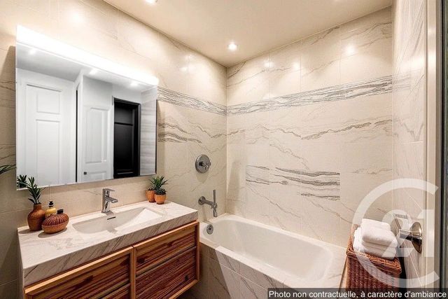 Afficher la photo en grand Appartement T3 à vendre - 3 pièces - 64.69 m2 - MARSEILLE - 13005 - PROVENCE-ALPES-COTE-D-AZUR - Century 21 Immo-Conseil